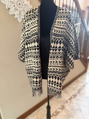 Absolutely Famous Open Front Fringe Cardigan Black Ivory Aztec Knit Size S/M